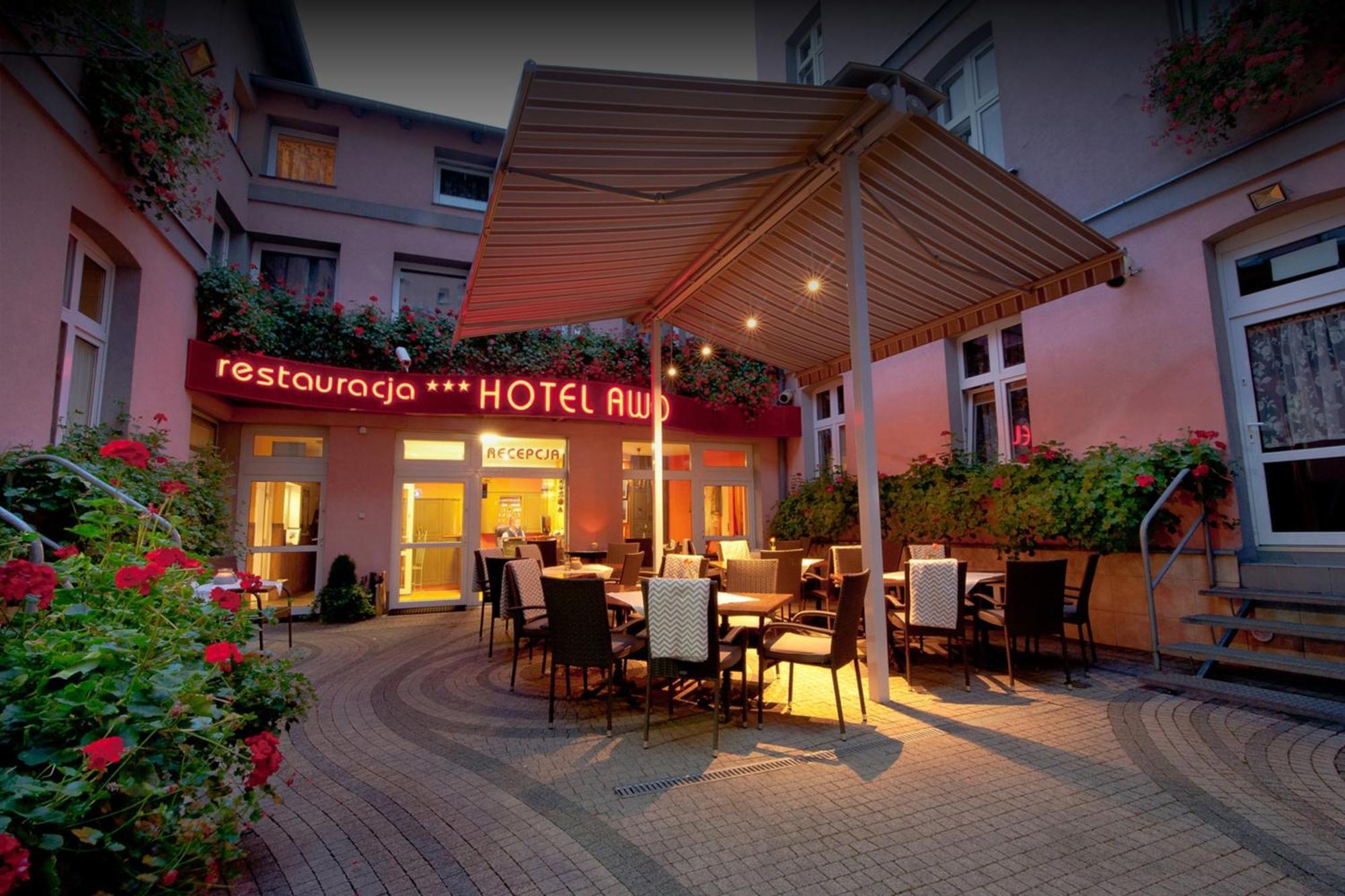 Hotel Awo Гнезно Экстерьер фото